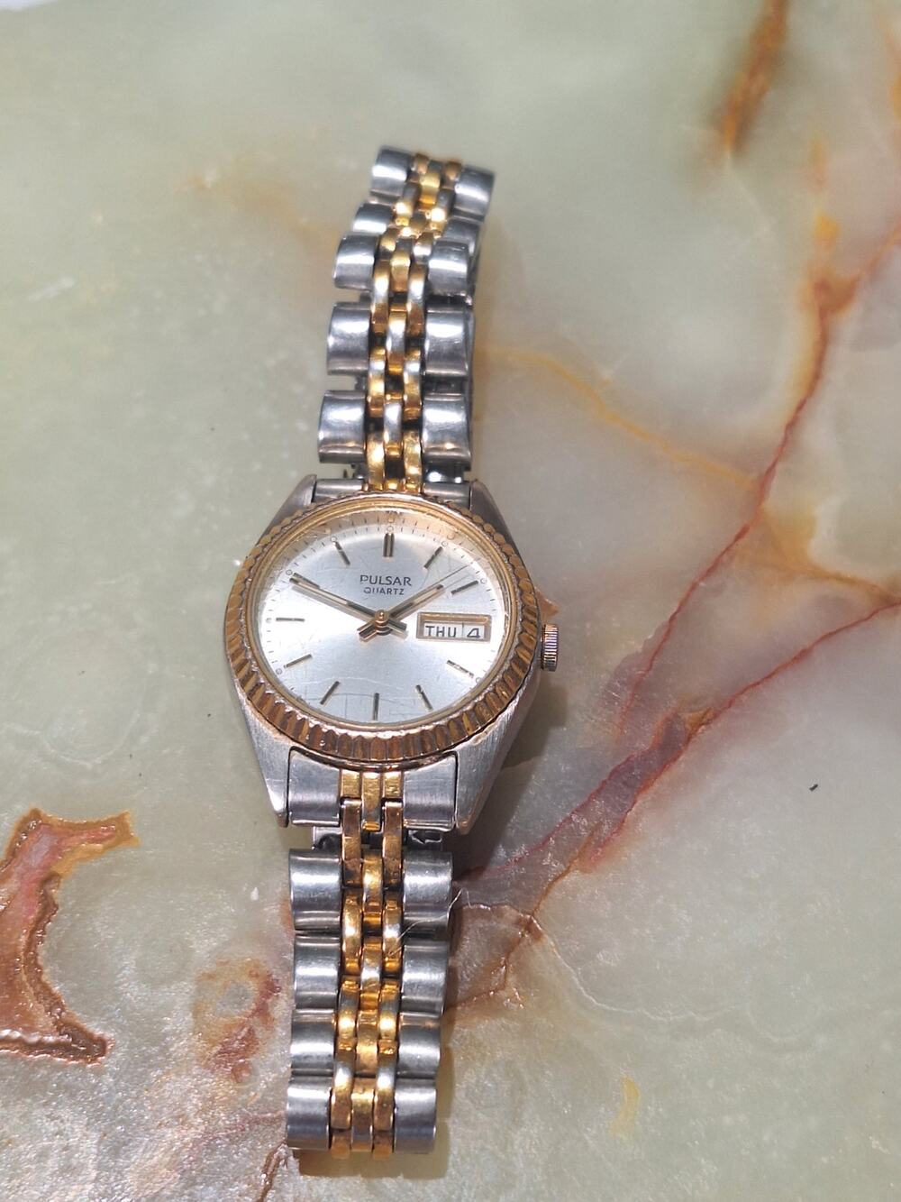 Vintage Pulsar V783-0020 Quartz Two Tone Silver Dial Day Date Watch Japan